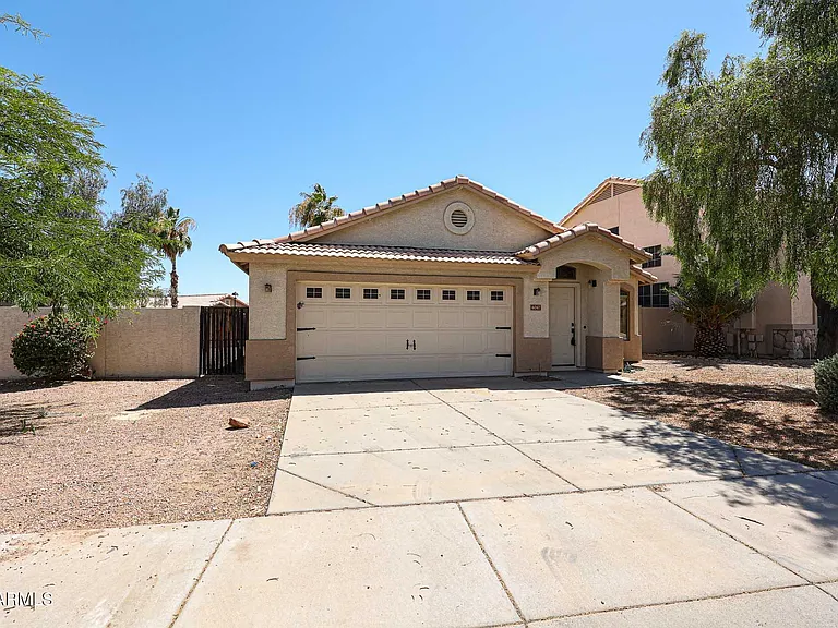 4047 E Jojoba Rd — Photo 2