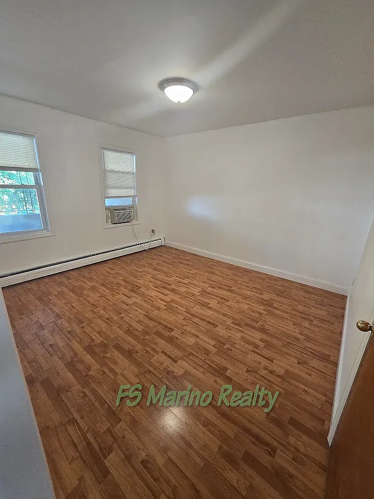 42-16 Ditmars Boulevard — Photo 1