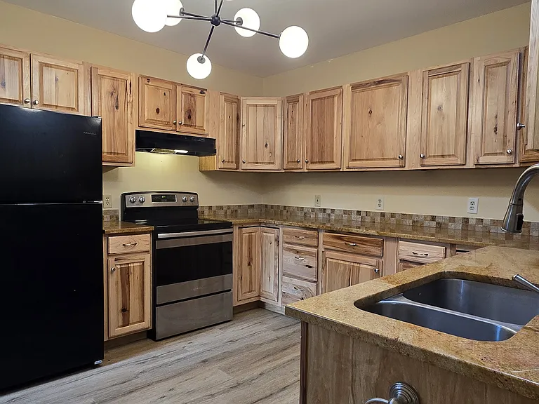 542 Iron St — Photo 41
