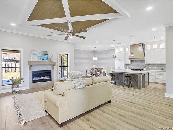 4th image of 309 Faith Walk Ln
