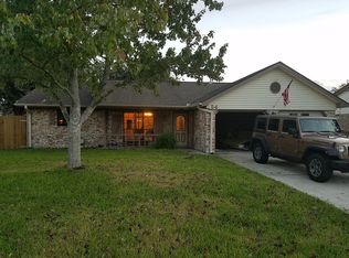 54 Oleander Ct, Lake Jackson, TX 77566