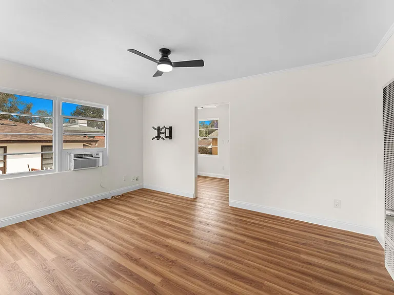 2648 Juan St — Photo 7