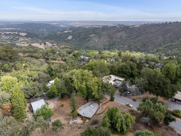 76 Old Spanish Trl, Portola Valley, CA 94028