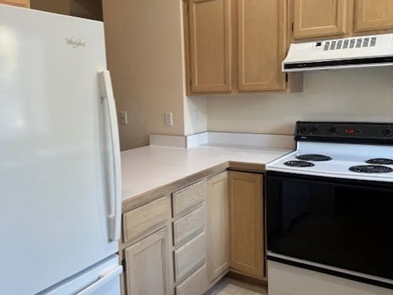 741 Willow Dr #B1 — Photo 4