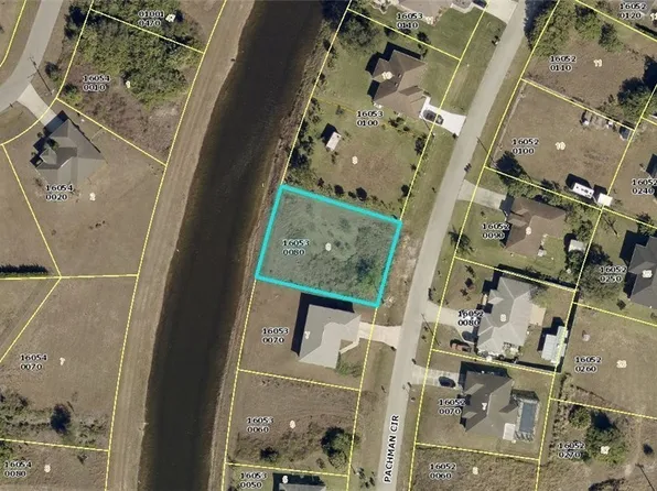560 Pachman Cir, Lehigh Acres, FL 33974