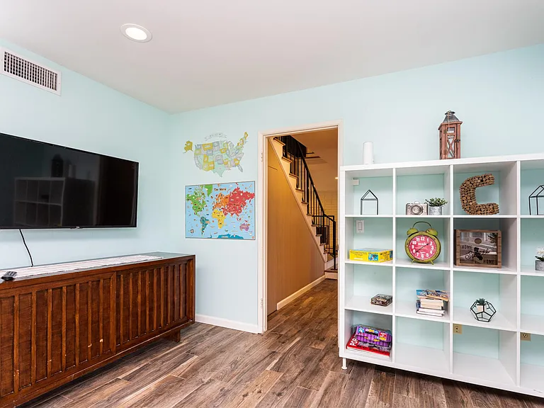 7223 Bernadine Ave — Photo 11