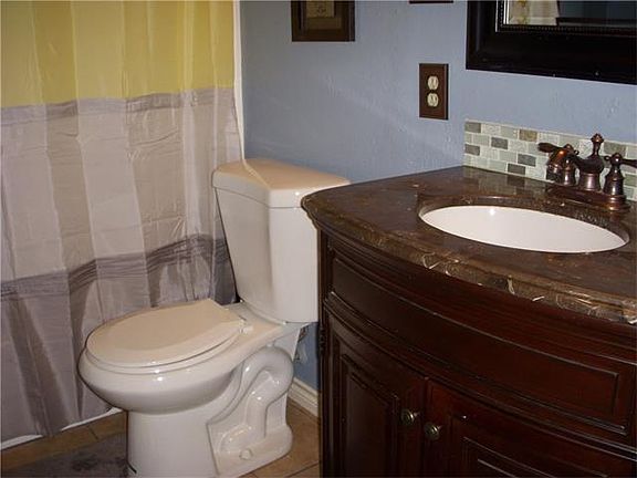 5th image of 408 Prize Oaks Dr