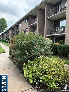 1 bed, 1.0 bath, $2,200 — Photo 2