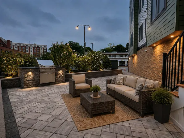 1305 Hyde Park Apartments