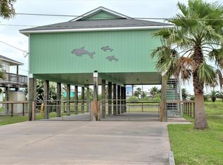 1124 S Live Oak St, Rockport, TX 78382