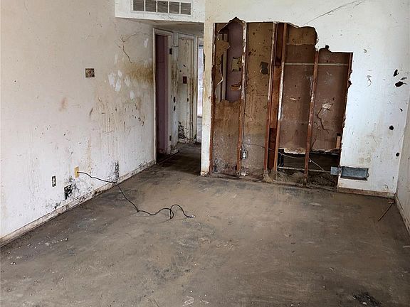 4th image of 28034 Curtis Rd