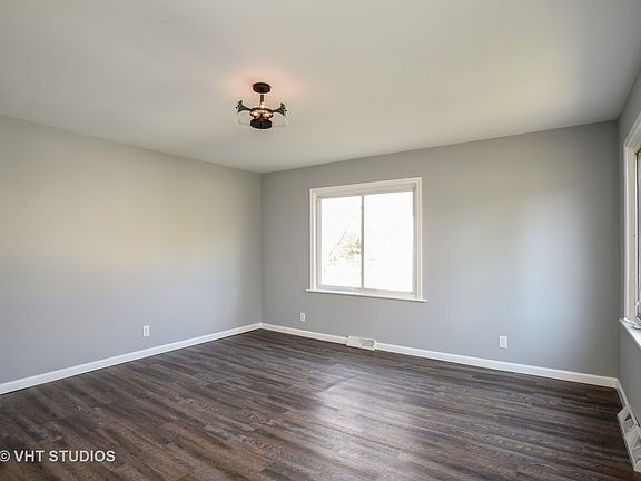 3rd image of 709 W Cedarwood Cir