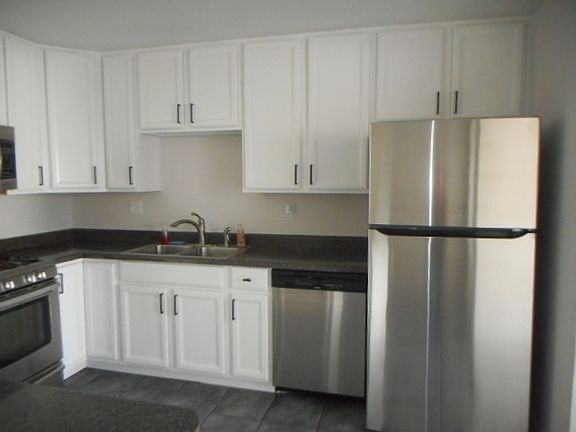4th image of 427 S Park Blvd
