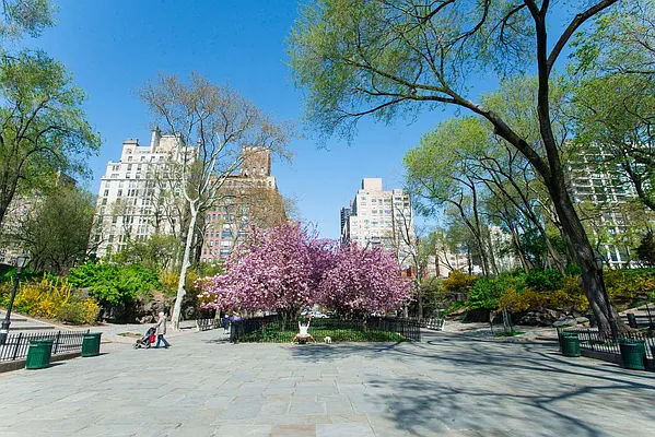 Rented by Compass | media 23