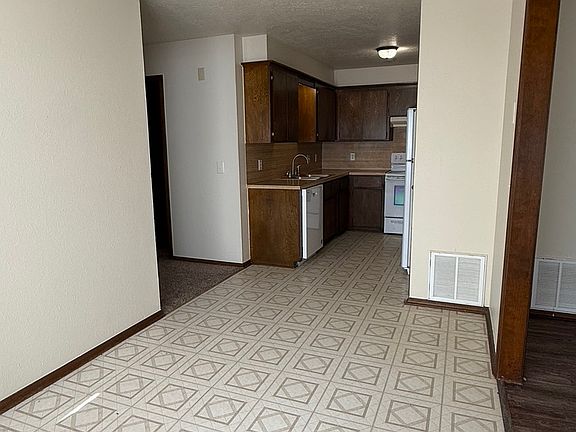 5th image of 139 Barrett Pl