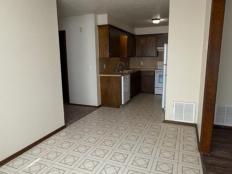 139 Barrett Pl — Photo 5