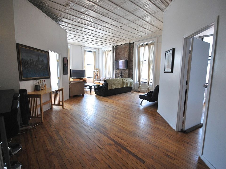 1st image of 301 W 18th St Floor 3