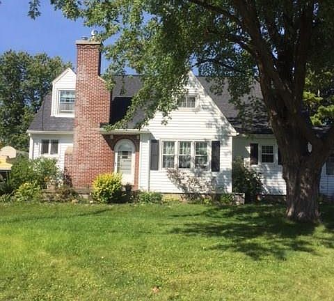 3rd image of 160 Woodward Dr