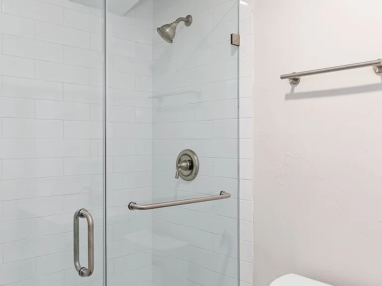 1707 Kelton Ave — Photo 42