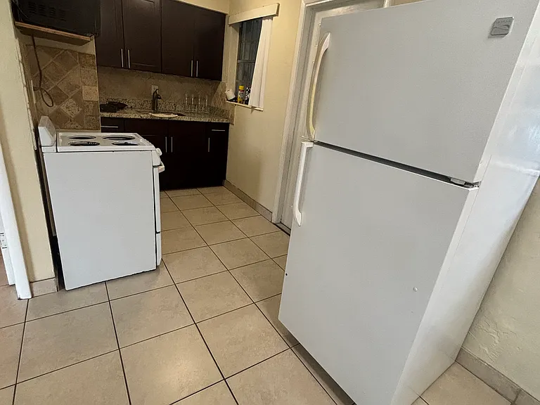 6221 SW 32nd St #3 — Photo 11