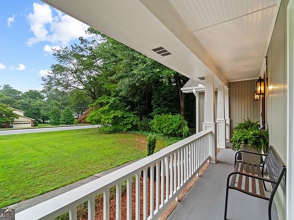 5th image of 657 Cole Dr