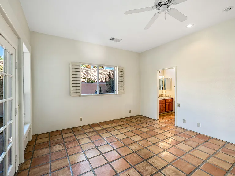 53180 Avenue Madero — Photo 18