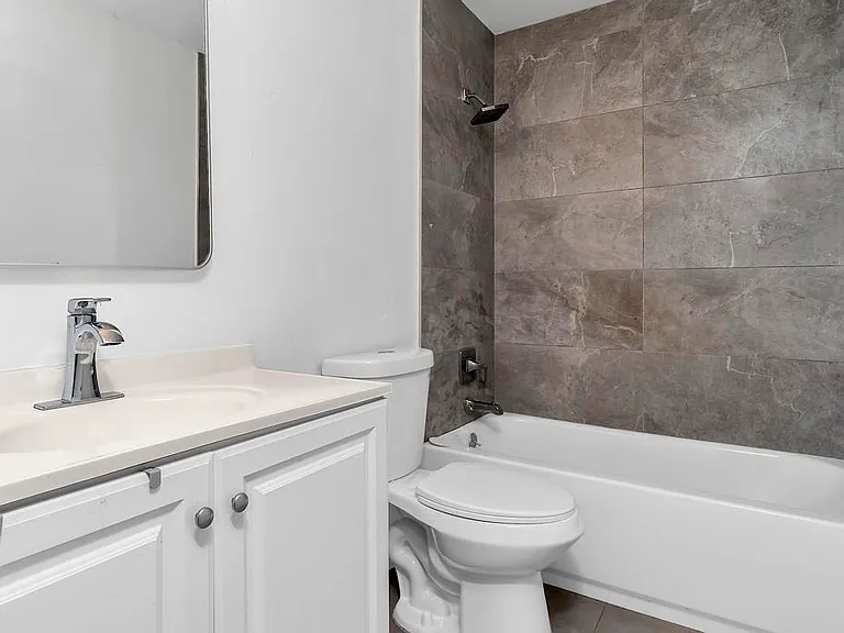 1320 Wellington St #B — Photo 15