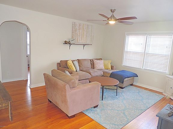 2nd image of 825 Greenwood Ave
