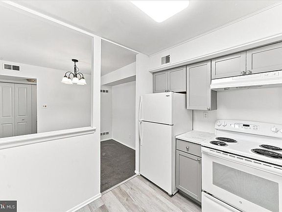 4th image of 5200 Hilltop Dr APT B22