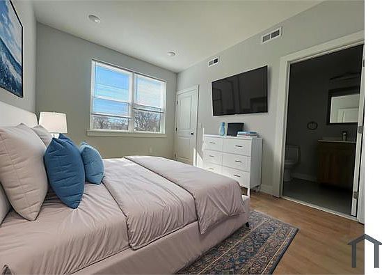 2nd image of 3860 Brown St #6