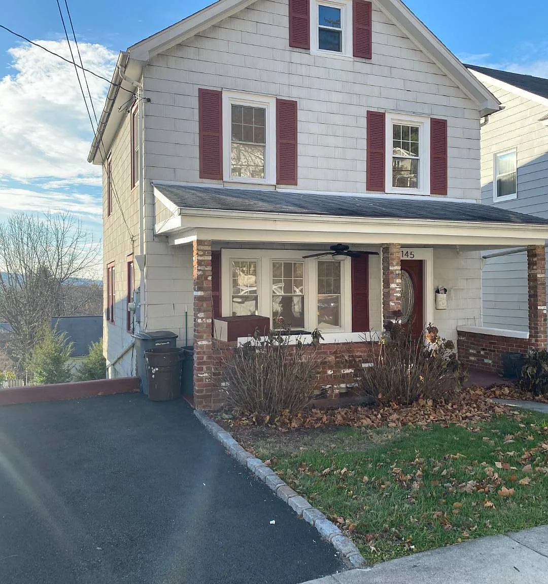 3 bed, 1155 sqft, $4,700 — Photo 2