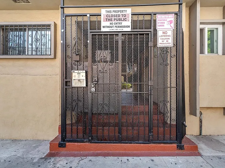 685 S Coronado St #207 — Photo 23