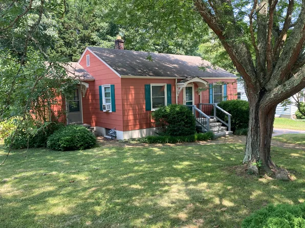 106 Broce Dr, Blacksburg, VA 24060