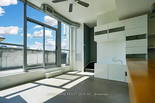 510 King St E Photo 1