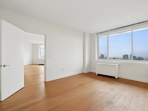 420 East 54th Street image 8 of 39