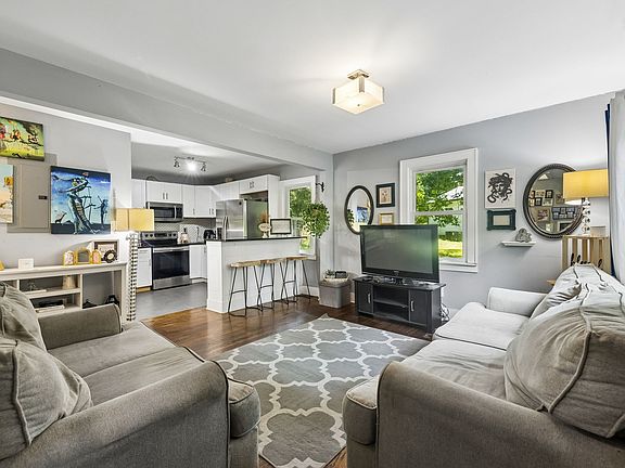 5th image of 713 Woodlawn Dr