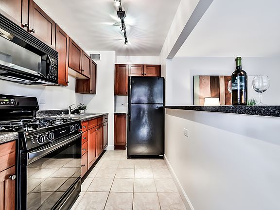 3rd image of 4920 N Marine Dr #S504