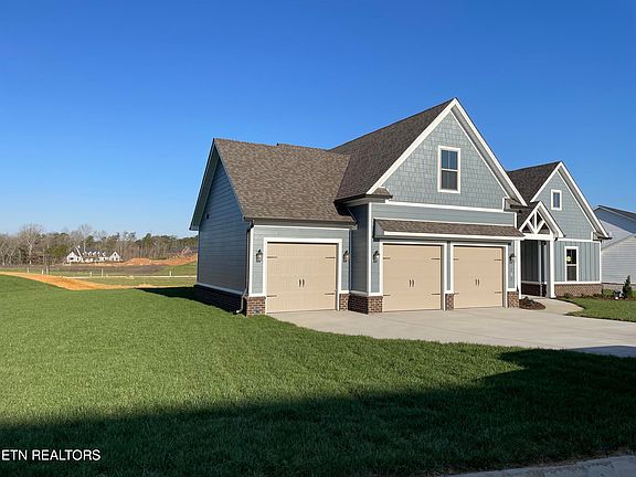 3rd image of 190 Clover Cir