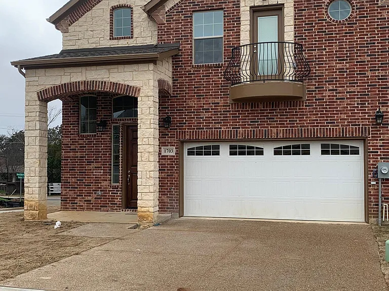 1703 Leann Ln — Photo 5
