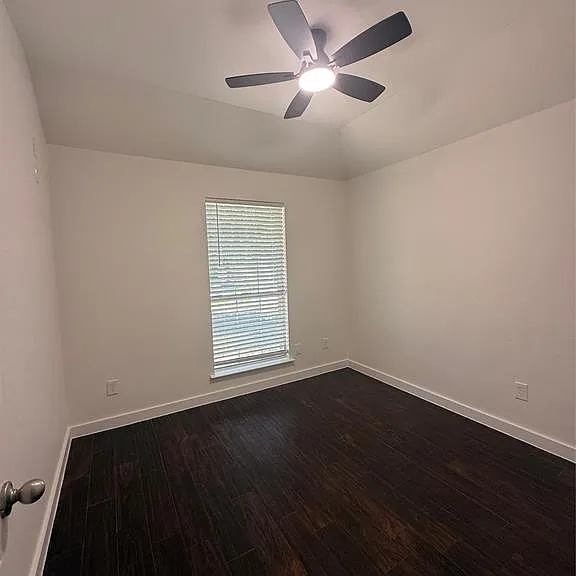310 Millstone Dr — Photo 5
