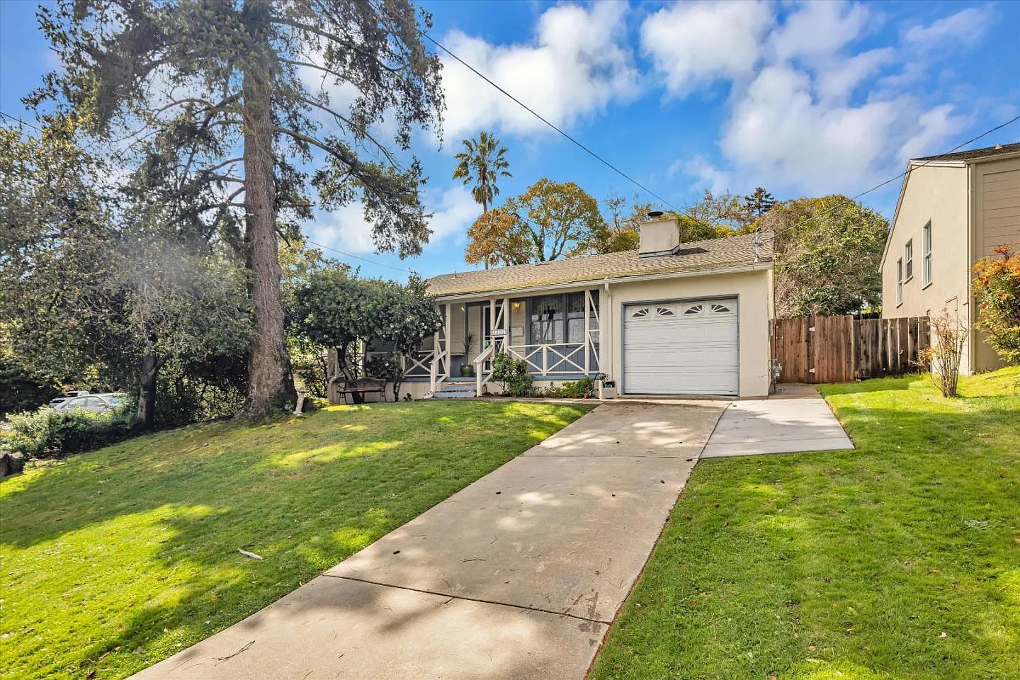 1101 Academy Ave photo 1