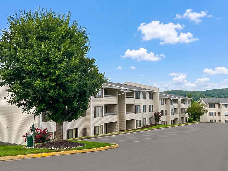 The Oaks Apartments — Photo 25