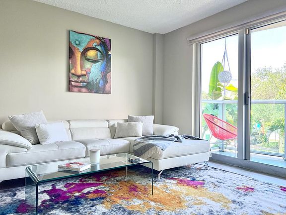 2nd image of 1441 West Ave #201