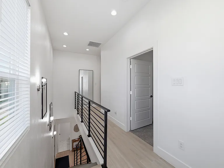 2406 Merlin St — Photo 16