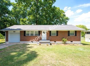 738 Roberta Dr, Rossville, GA 30741