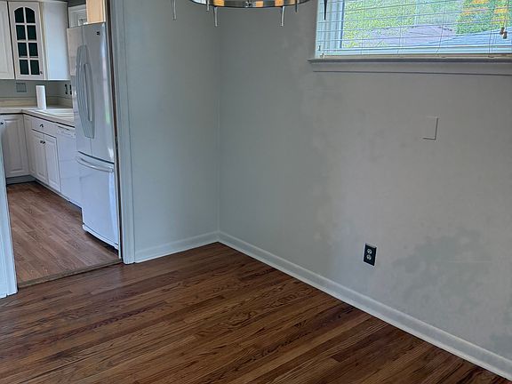 2nd image of 1029 Moulin Ave