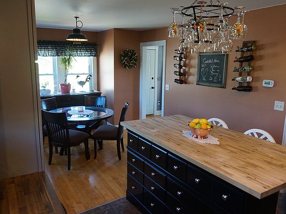 Island has 6 deep drawers