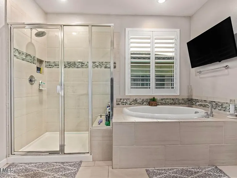18630 W Lawrence Ln — Photo 16