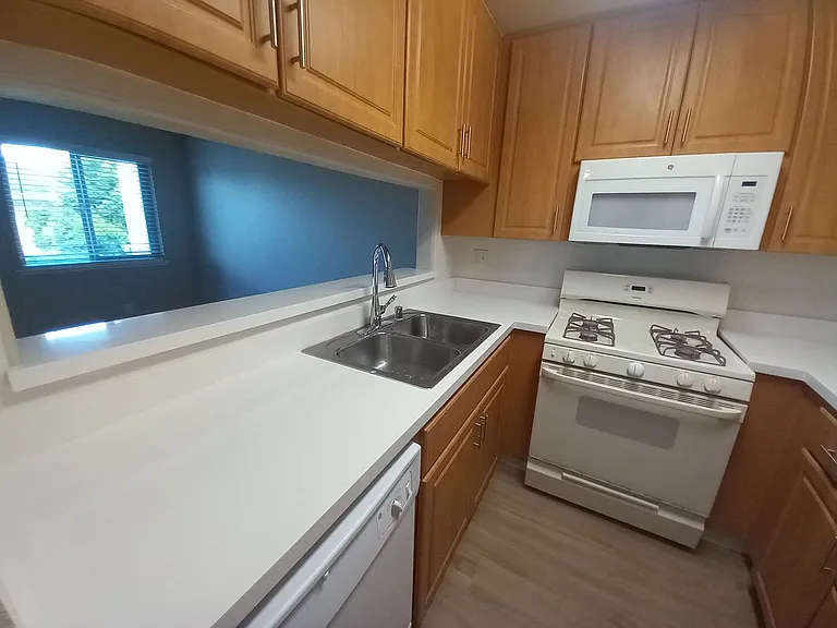 Sea Breeze Apartments for rent in Marina, CA — Photo 18