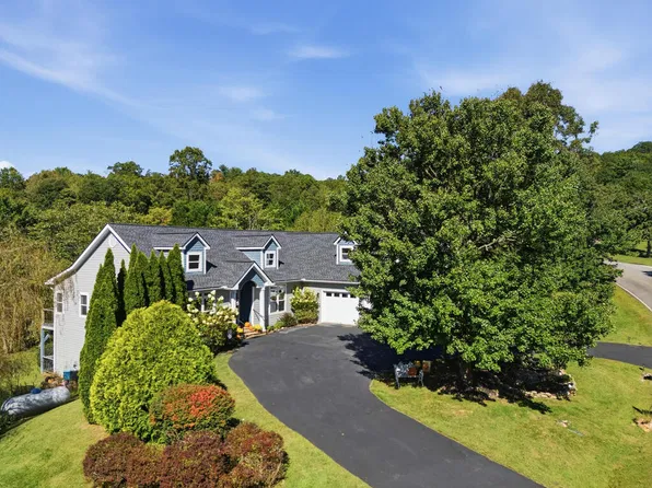 4166 Asheland Cove Dr, Young Harris, GA 30582